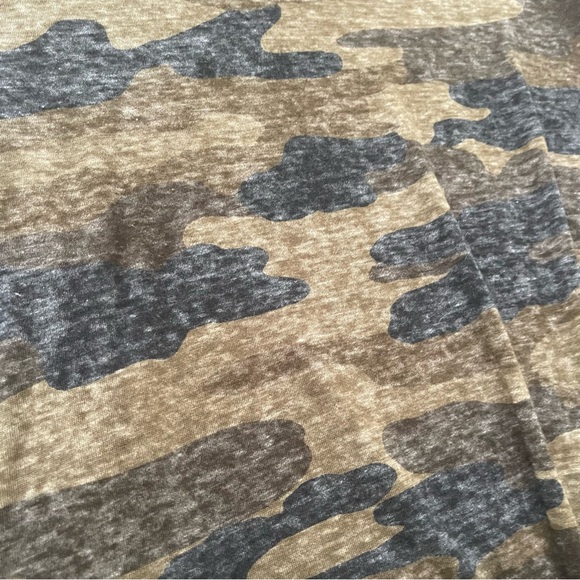 Lucky Brand Camo Burnout Short Sleeve Tee size Medium - Picture 6 of 8